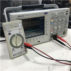 Tektronix TDS 3032C 2-Channel Color Digital Phosphor Oscilloscope 300Mhz 2.5GS/s
